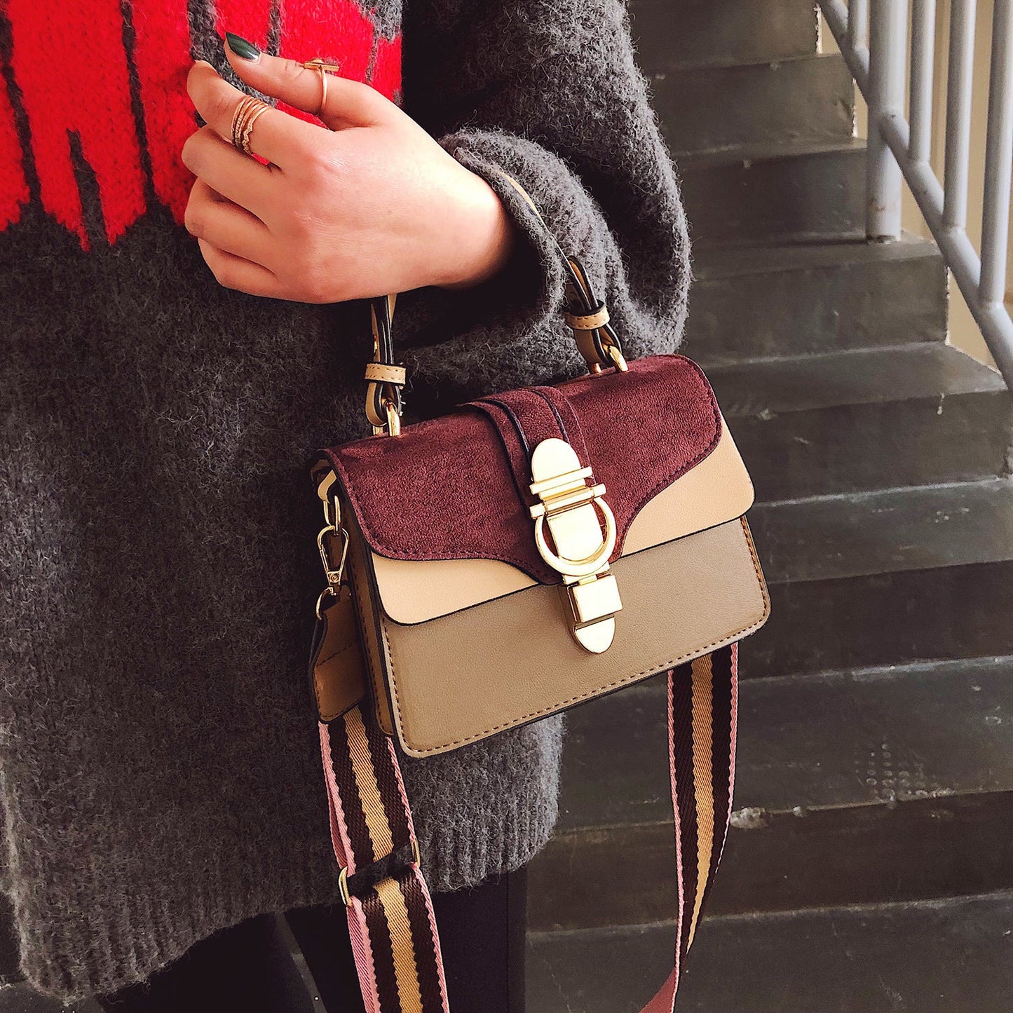 Retro fashion wild shoulder trend crossbody bag Brand: aeac