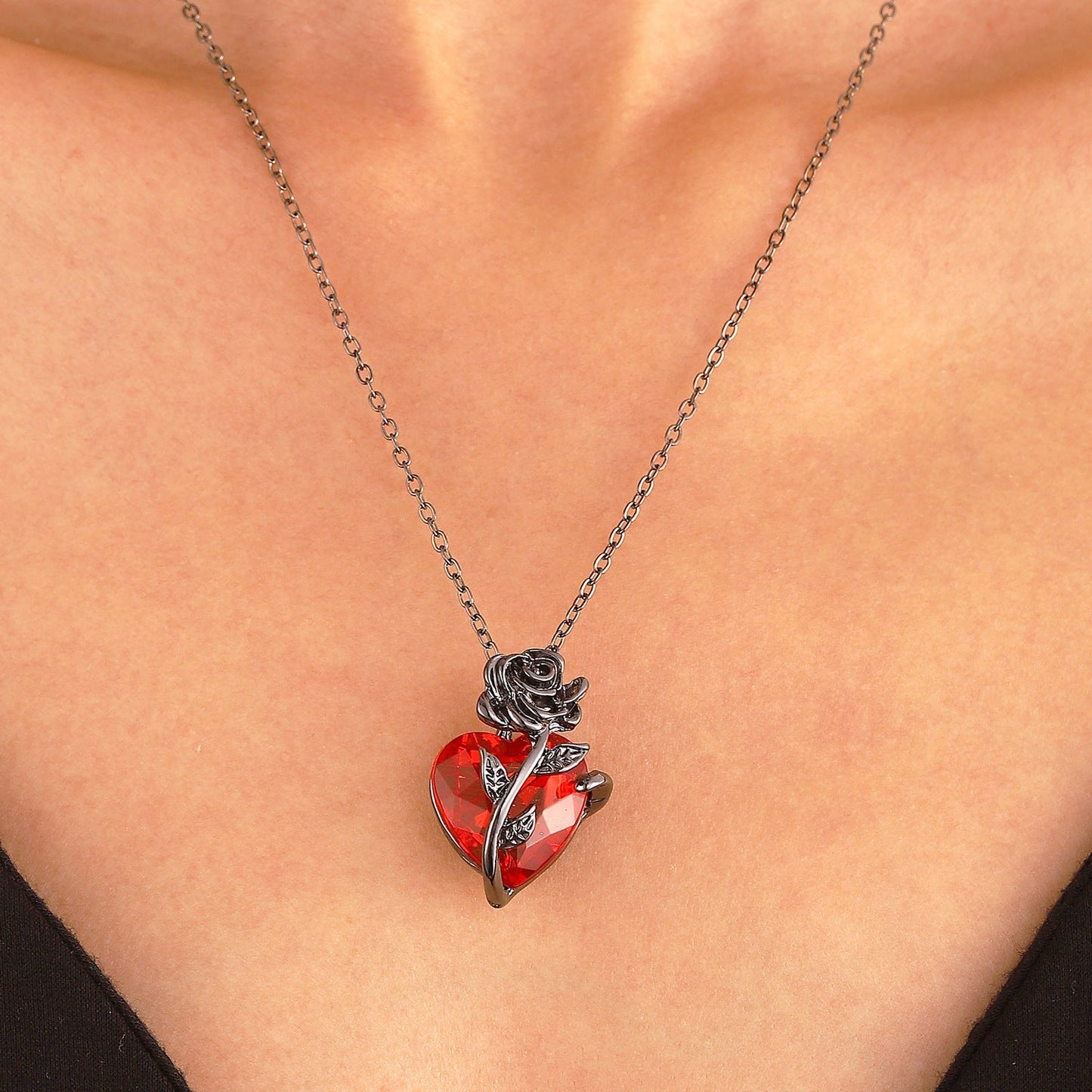 Punk Rose Love Necklace Fashion Personality Heart-shaped Clavicle Chain Pendant Necklace For Valentine's Day Brand: aeac