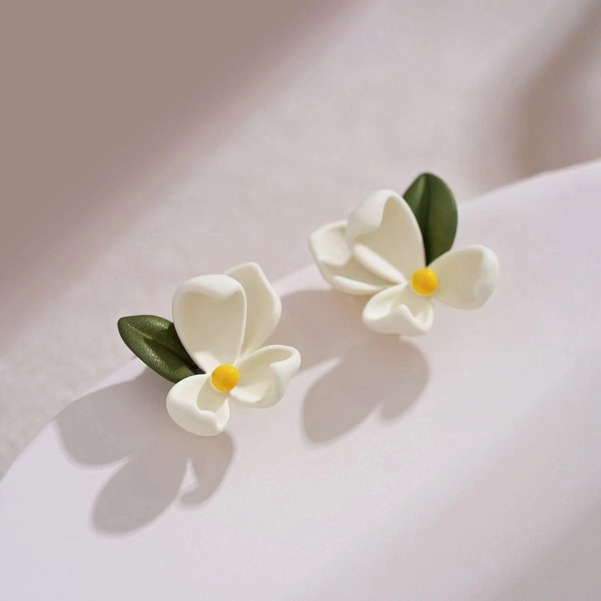 White Flower Summer Earrings Asymmetric Eardrops Brand: aeac