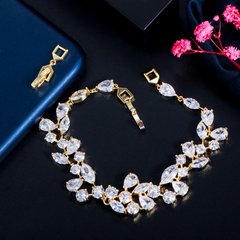 New Shiny Zircon Asymmetric Leaf Bracelet Brand: aeac
