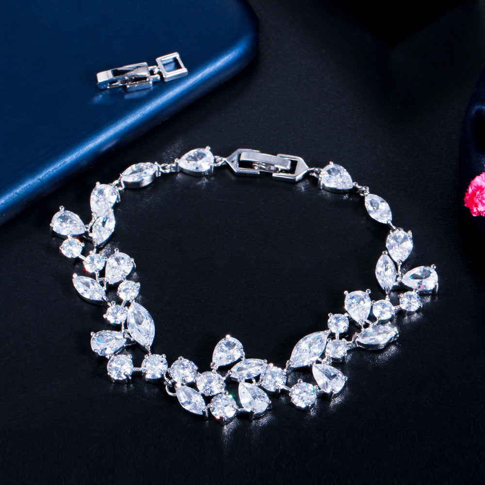 New Shiny Zircon Asymmetric Leaf Bracelet Brand: aeac
