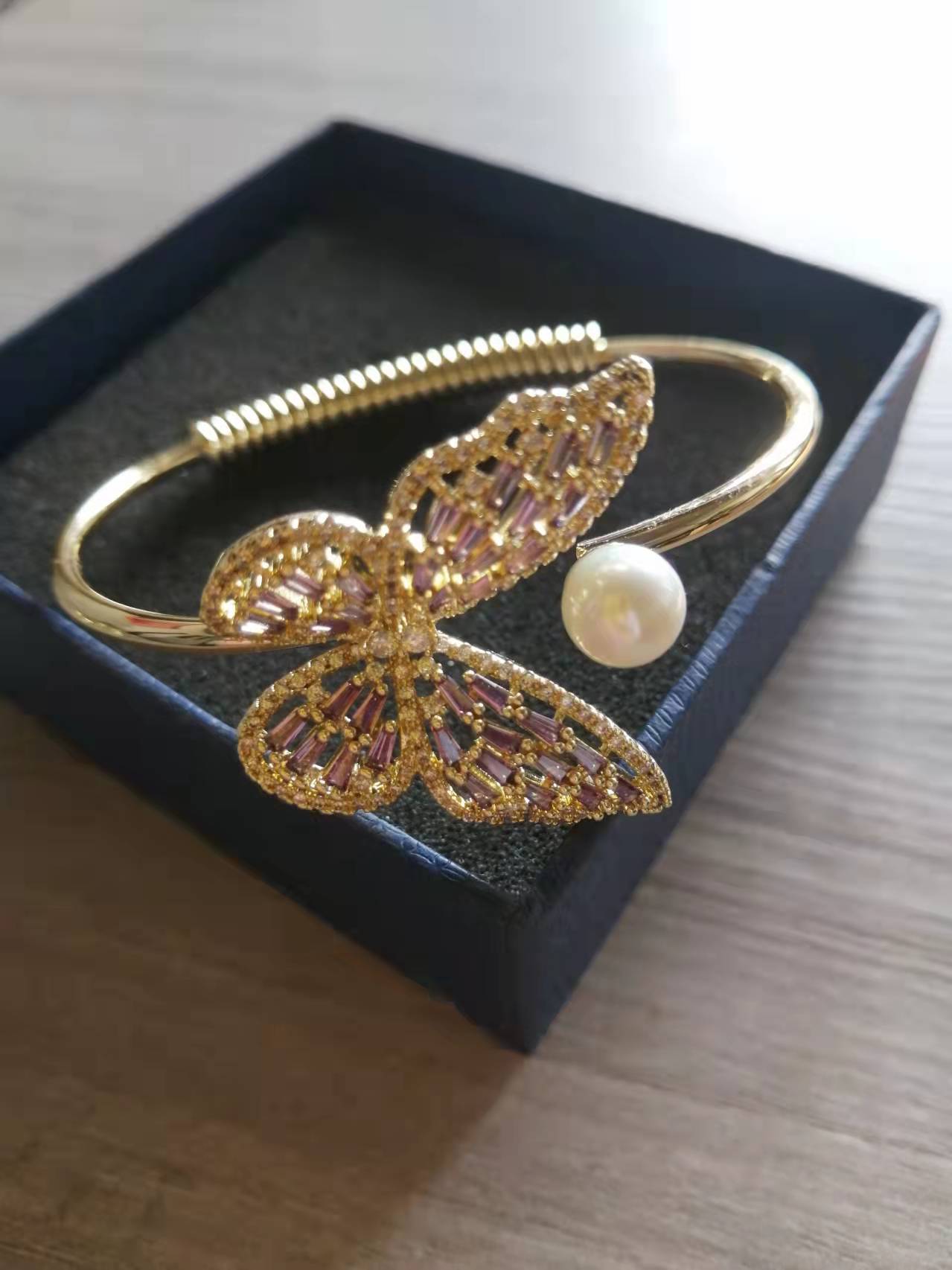 Women's Fashion Hollowed-out Vintage Bracelet Brand: aeac