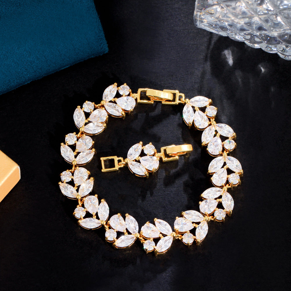Copper Inlaid Zircon Flower Bracelet Brand: aeac