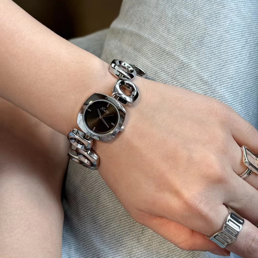 Women's Irregular Hollow-out Gold Fashion Good-looking Bracelet Watch Brand: aeac