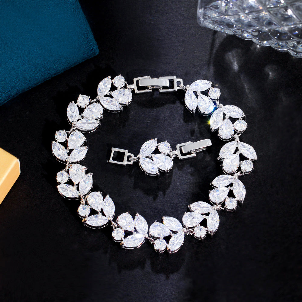 Copper Inlaid Zircon Flower Bracelet Brand: aeac