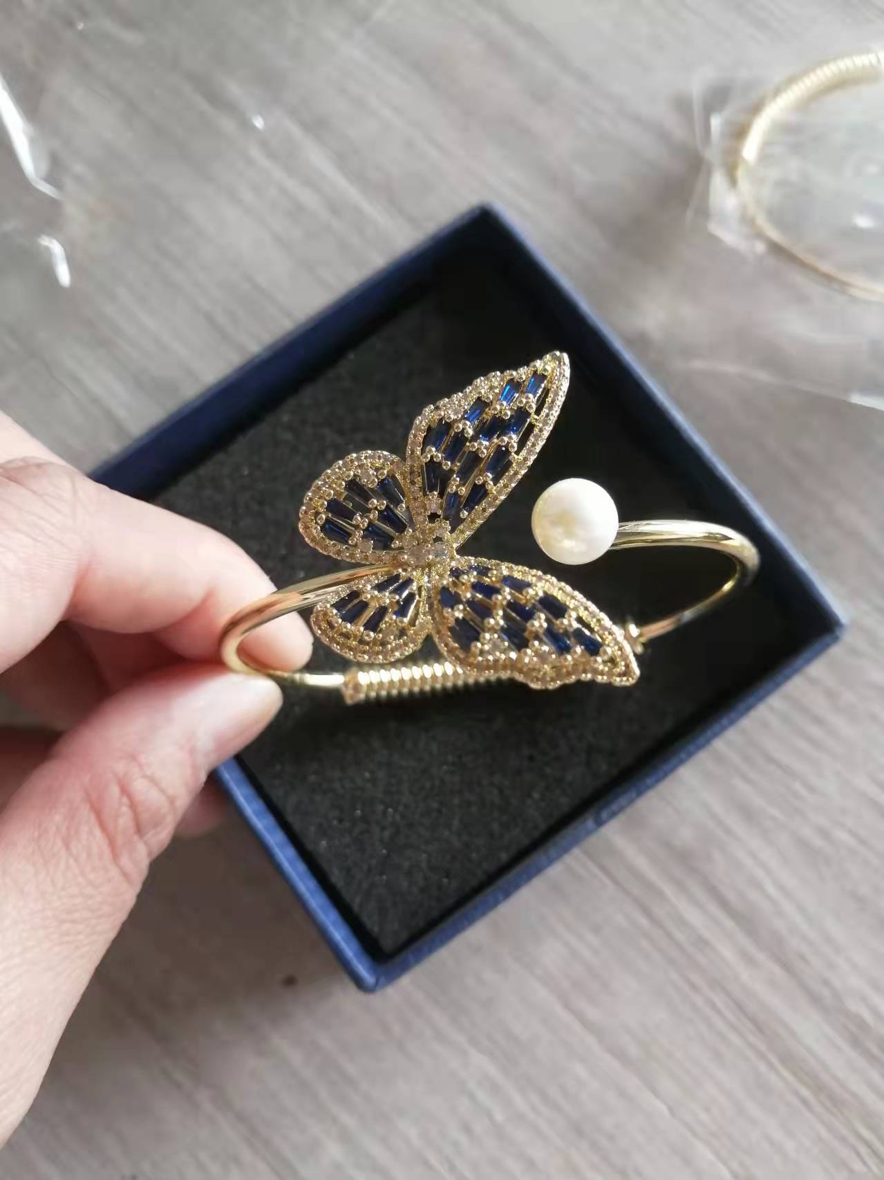 Women's Fashion Hollowed-out Vintage Bracelet Brand: aeac
