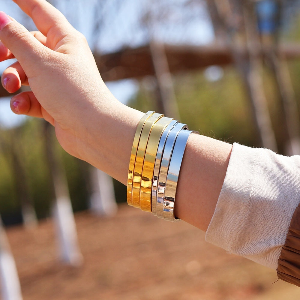 Stainless Steel Gold-Plated Bracelet – Mirror Polished Fashion Jewelry for Women Brand: aeac