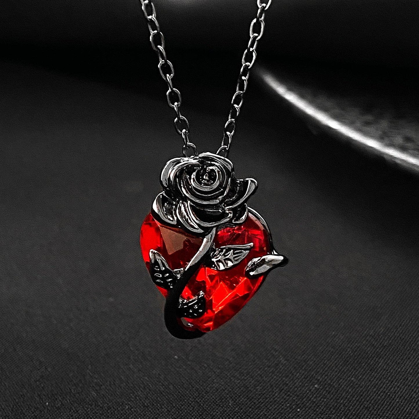 Punk Rose Love Necklace Fashion Personality Heart-shaped Clavicle Chain Pendant Necklace For Valentine's Day Brand: aeac