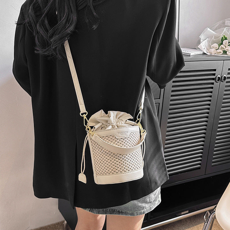 Simple And Stylish Woven Commuting Single Shoulder Bucket Bag Brand: aeac