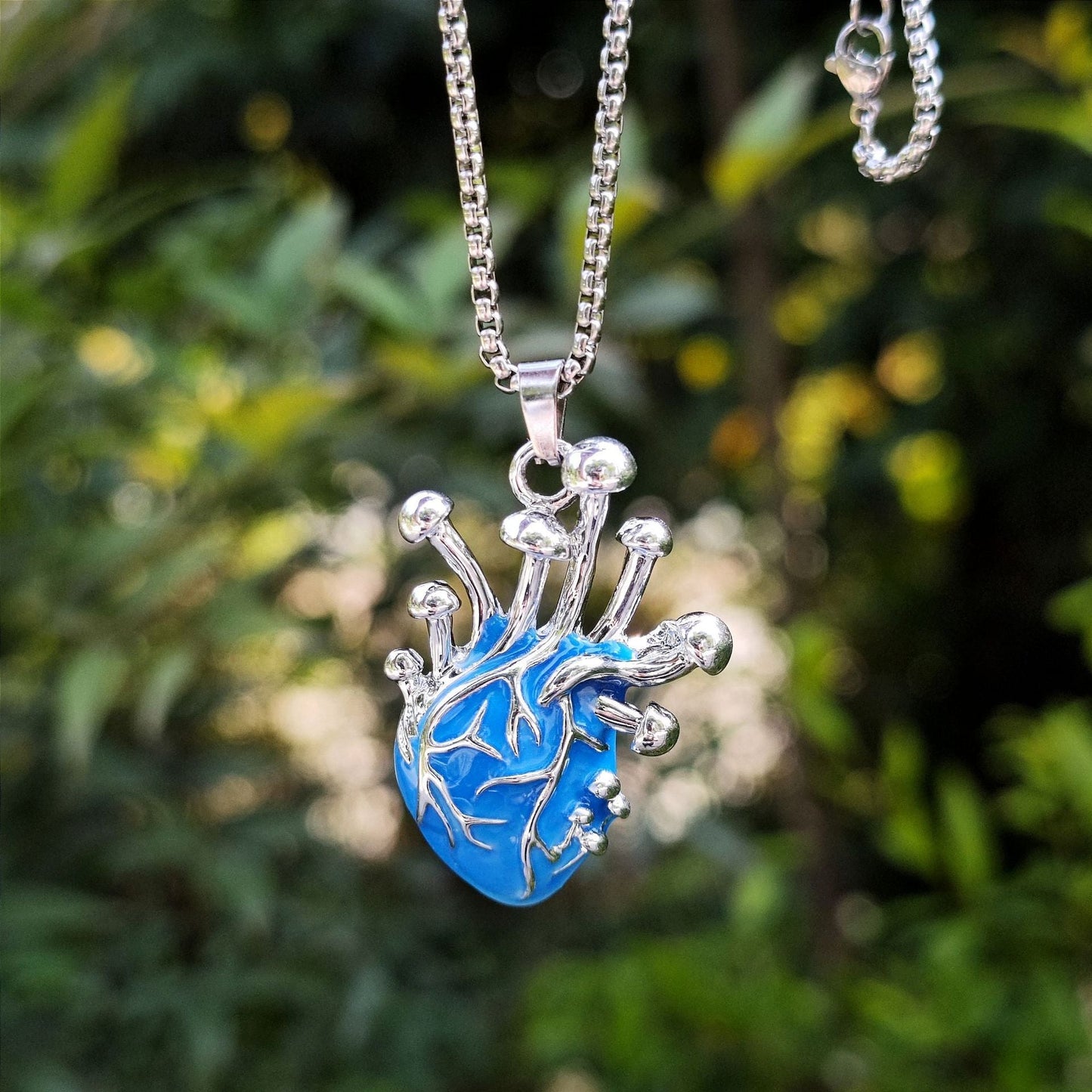 Zinc Alloy Luminous Heart Pendant Necklace Brand: aeac