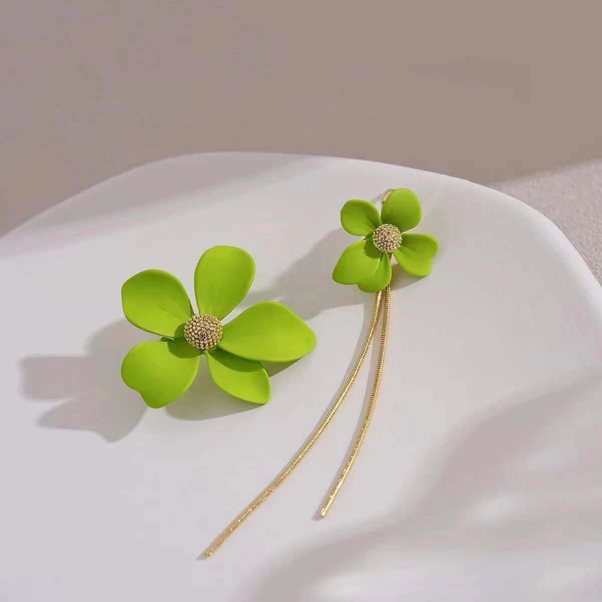White Flower Summer Earrings Asymmetric Eardrops Brand: aeac
