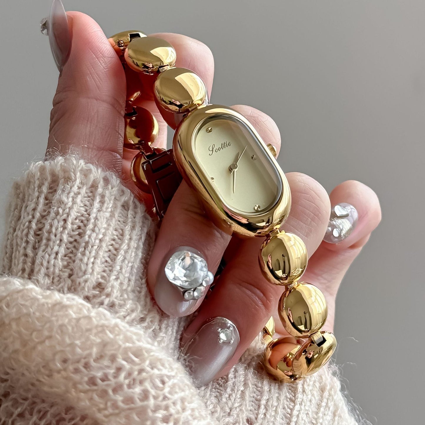 Good-looking Gold Elegant Oval Women's Watch Bracelet Brand: aeac