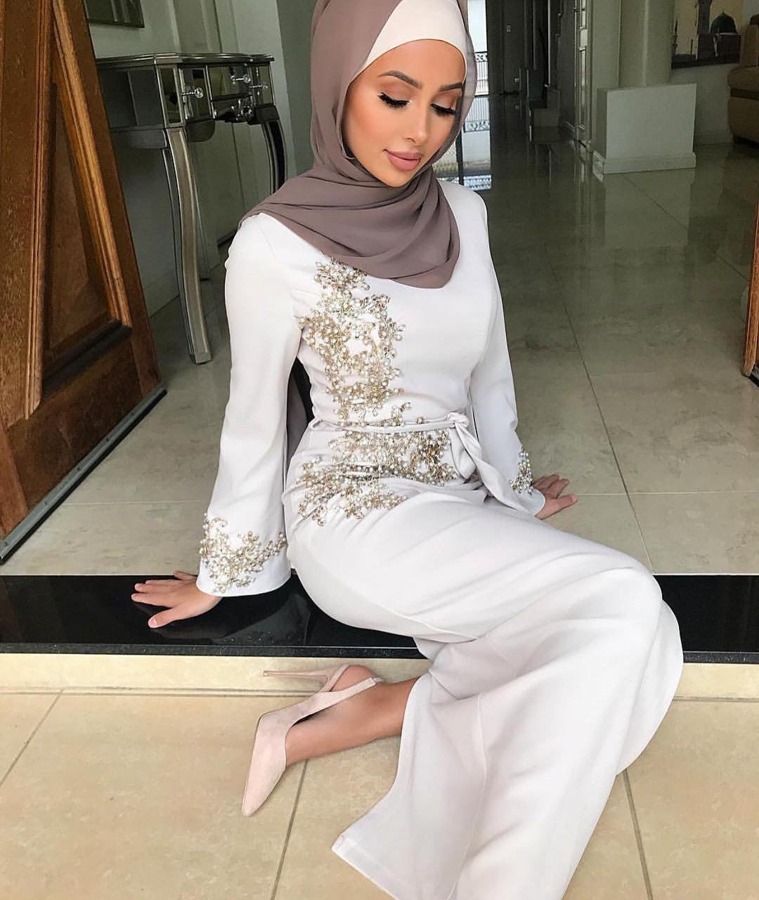 Muslim embroidered dress Brand: aeac