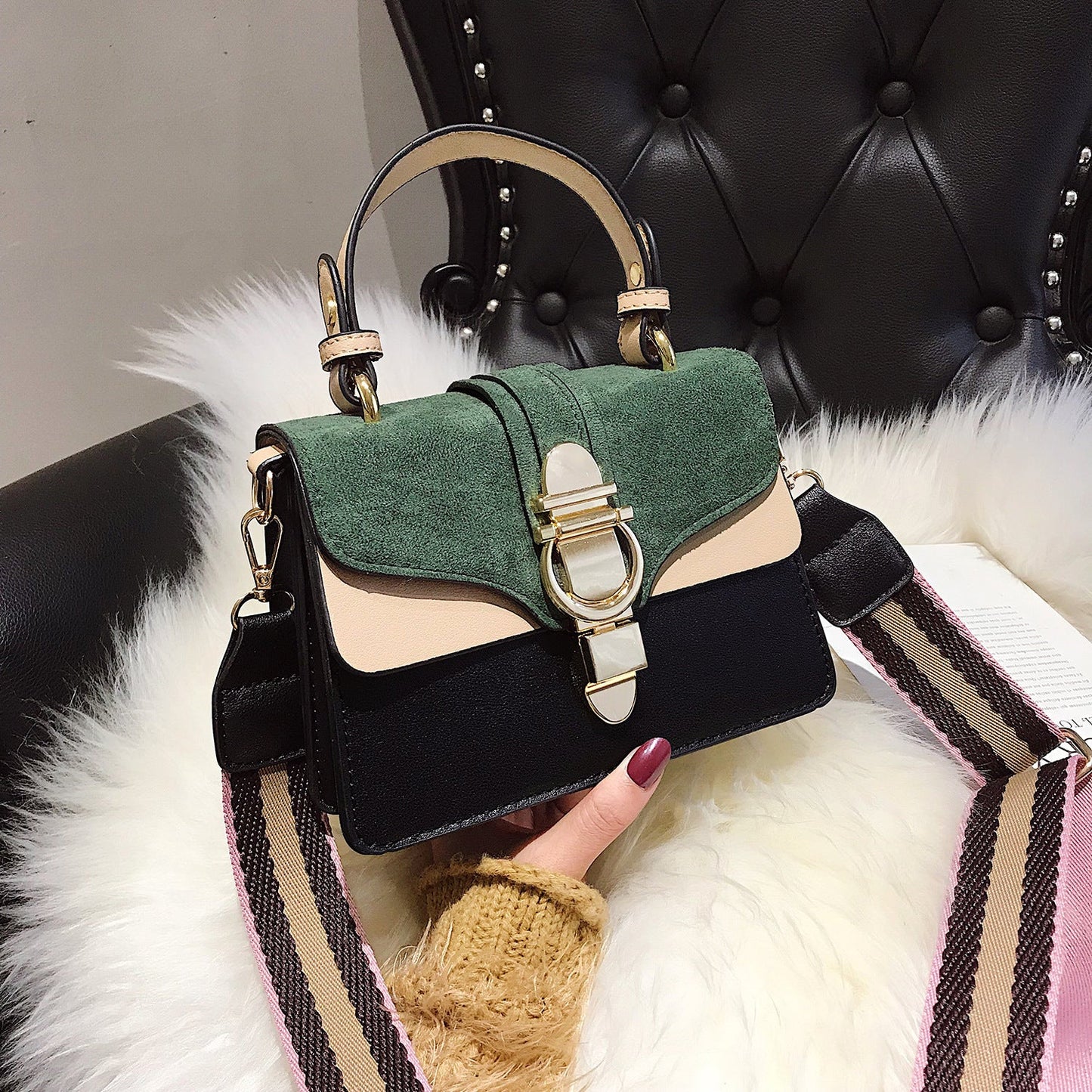 Retro fashion wild shoulder trend crossbody bag Brand: aeac