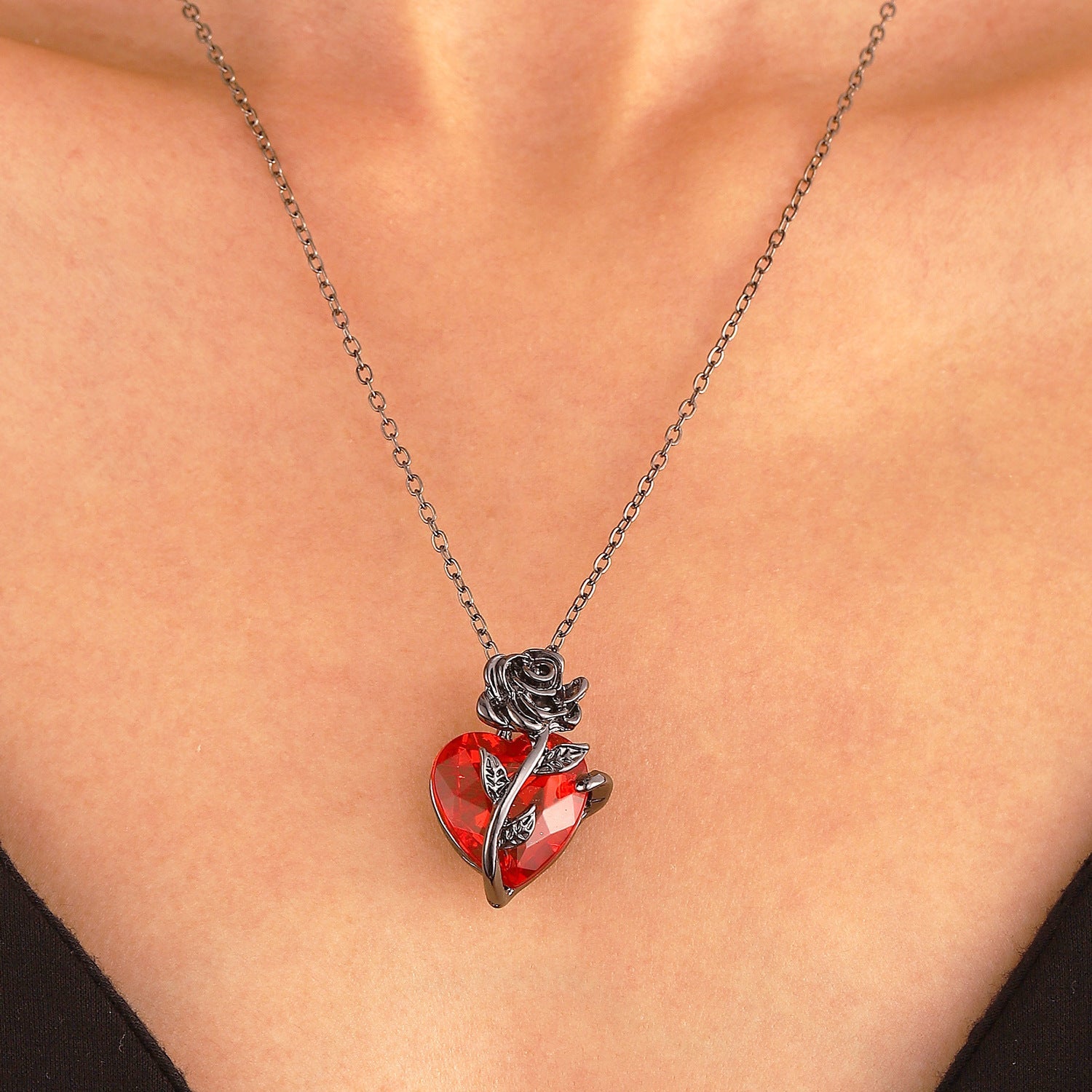 Punk Rose Love Necklace Fashion Personality Heart-shaped Clavicle Chain Pendant Necklace For Valentine's Day Brand: aeac