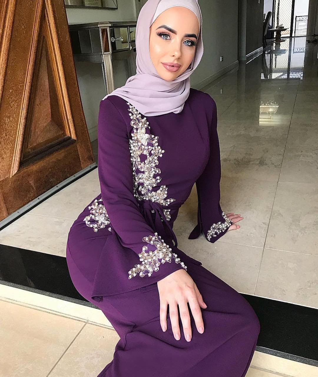 Muslim embroidered dress Brand: aeac