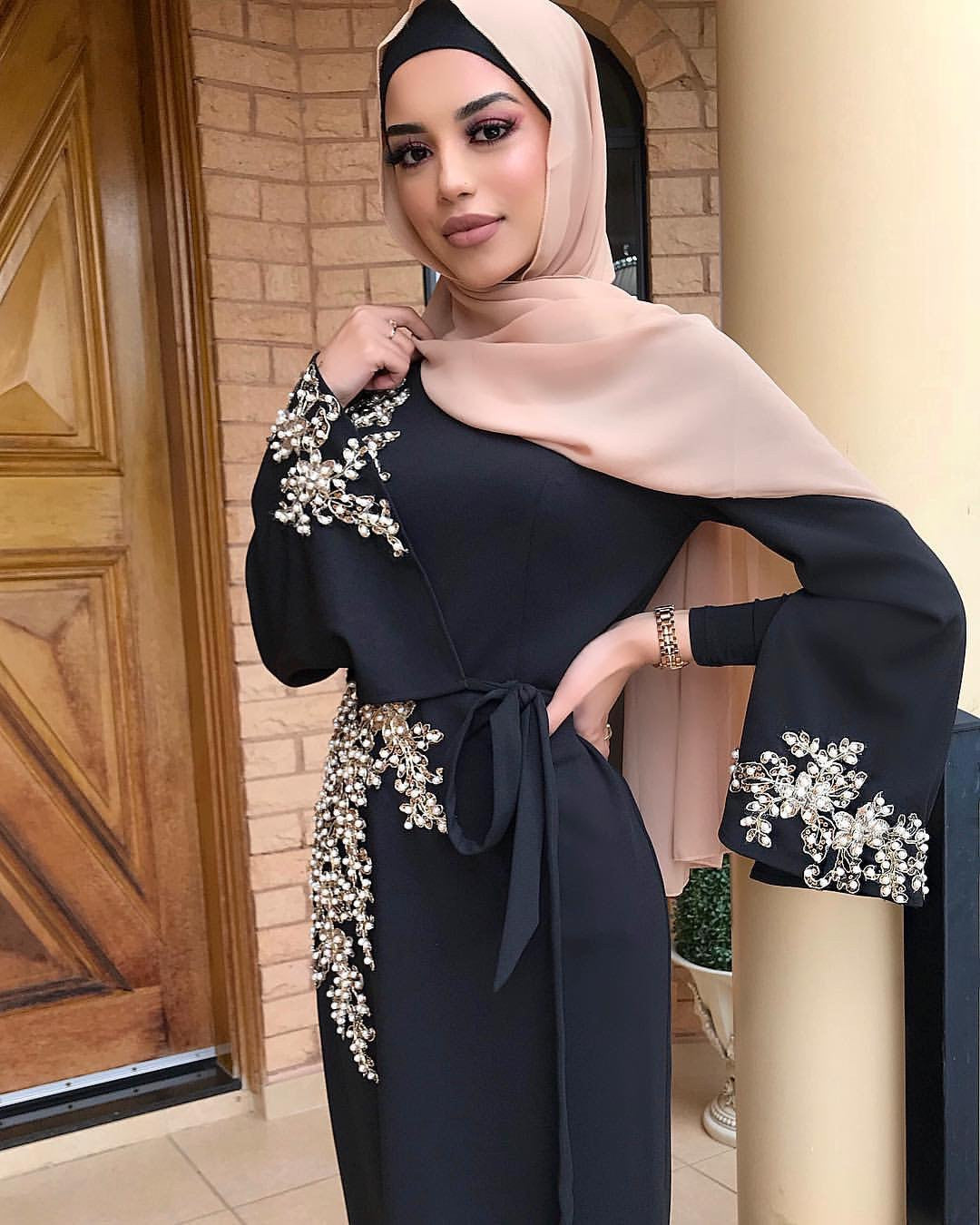 Muslim embroidered dress Brand: aeac