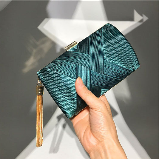 Fringed Metal Braided Diamond Buckle Banquet Evening Clutch Shoulder Bag Brand: aeac