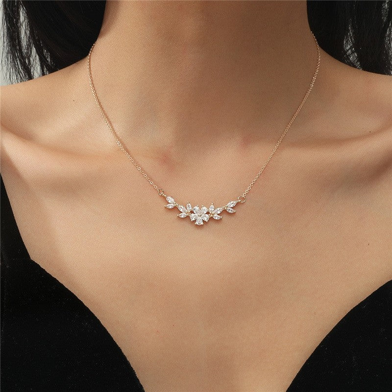 Original Design Copper Hand Inlaid Horse Eye Flower Pendant Choker Brand: aeac