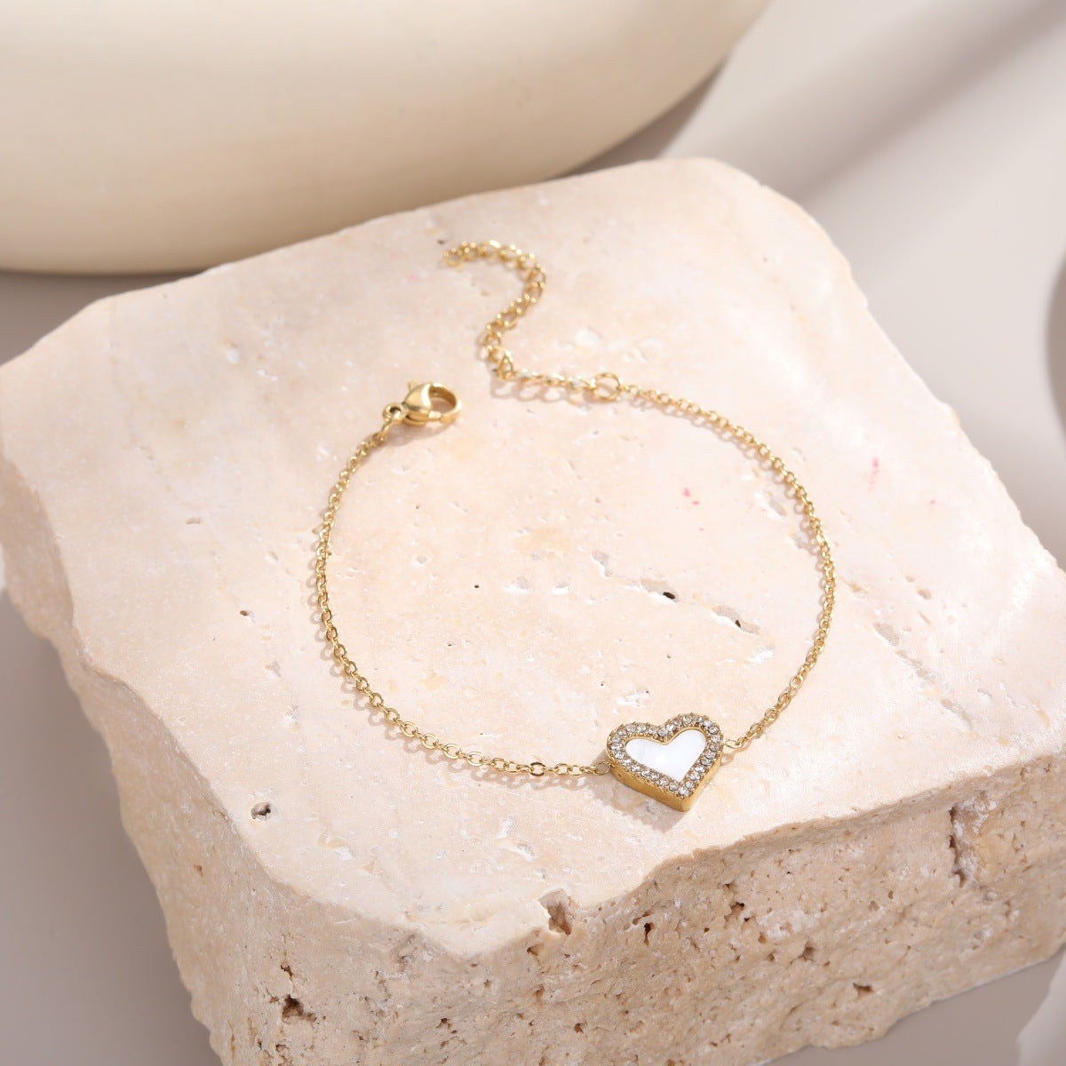 Stainless Steel Retro Micro-Set Diamond Heart Bracelet Brand: aeac