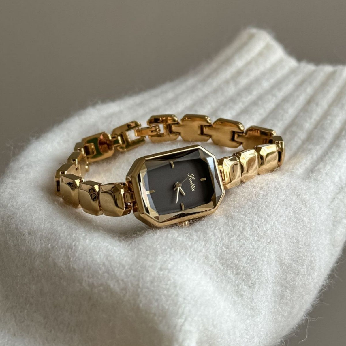 Bracelet Watch Cut Square Women's Small Square Watch Brand: aeac