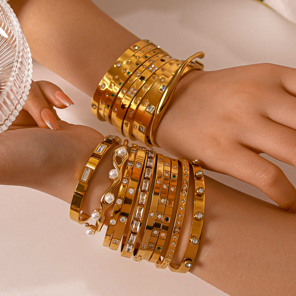 Zircon Titanium Steel Electroplated Bracelet Brand: aeac