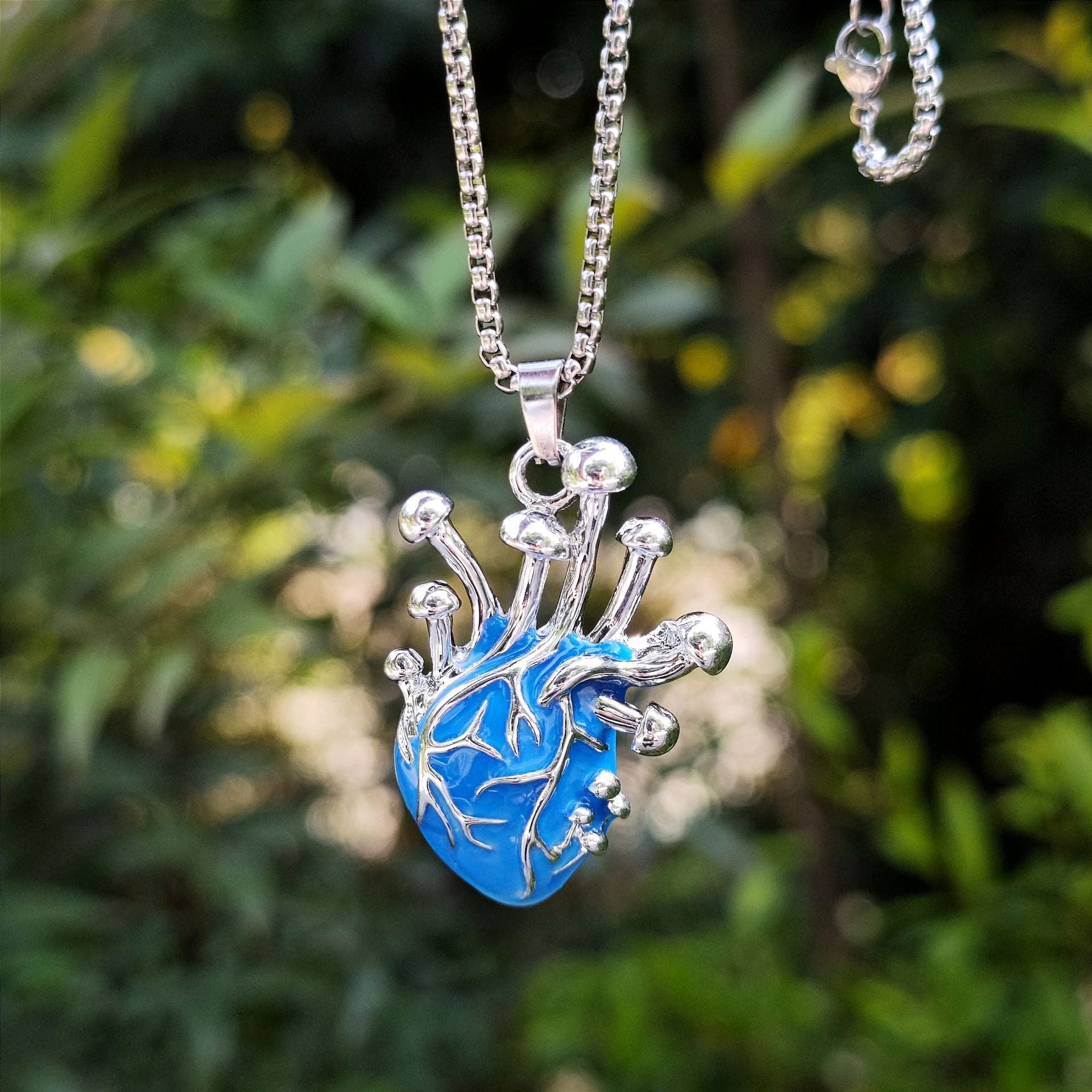 Zinc Alloy Luminous Heart Pendant Necklace Brand: aeac