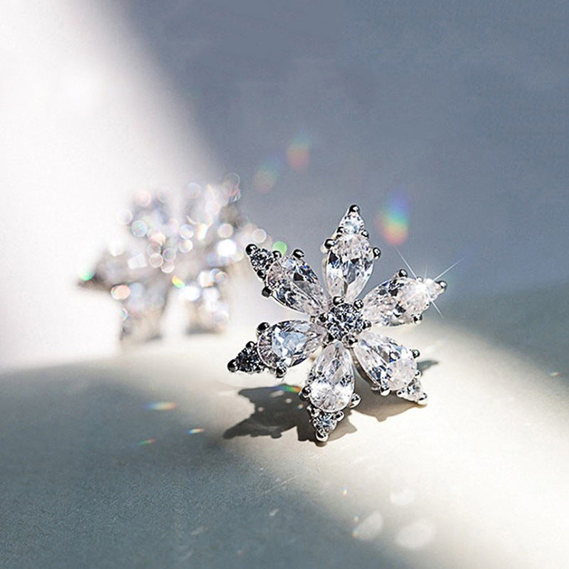 Minimalist Snowflake And Flower Diamond-studded Zircon Stud Earrings Brand: aeac