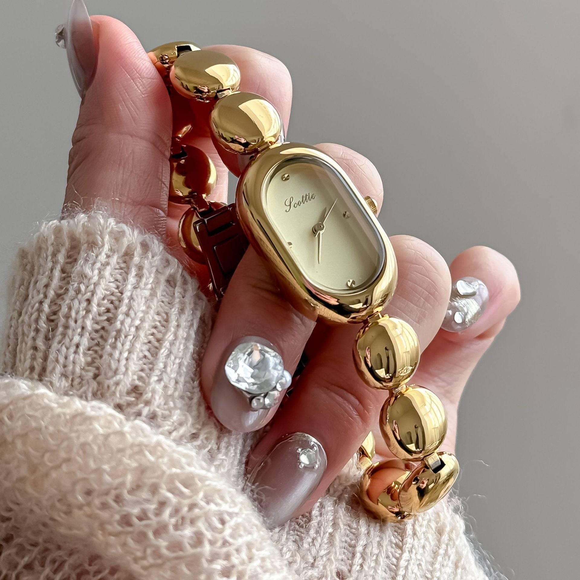 Good-looking Gold Elegant Oval Women's Watch Bracelet Brand: aeac